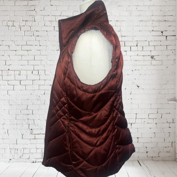 The North Face Maroon Quilted Vest - Picture 5 of 7